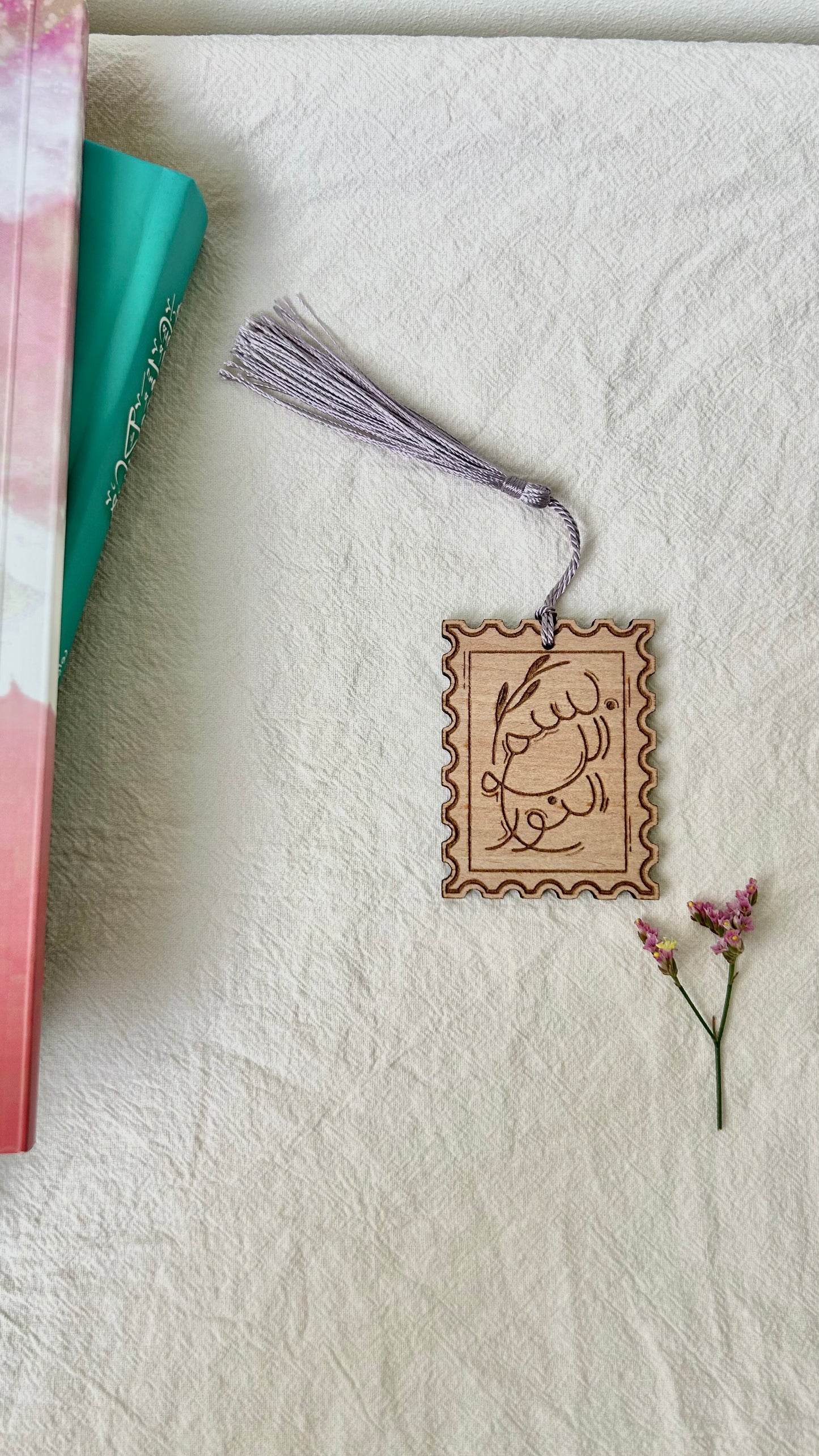 فاصل كتاب خشبي 'بسم الله النّور'🪻